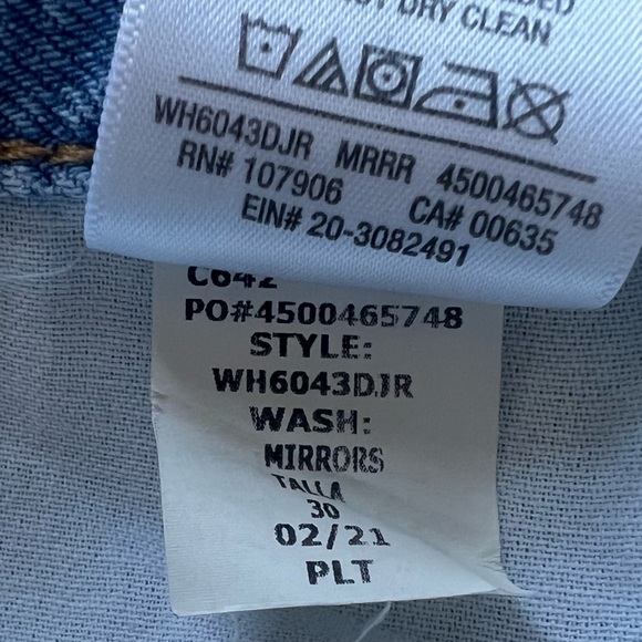 HUDSON Women's Lori High Rise, Cut Off Jean Short - Picture 7 of 7